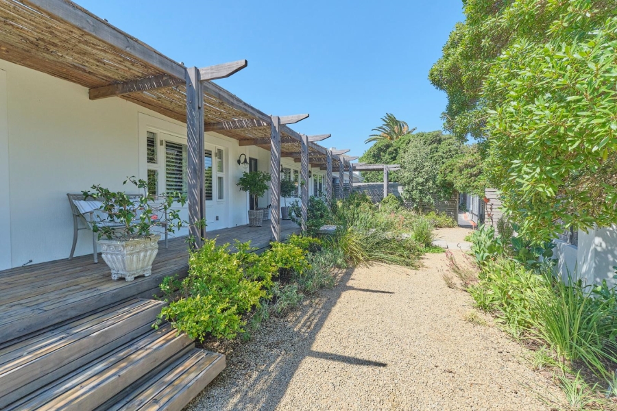5 Bedroom Property for Sale in Flamingo Vlei Western Cape